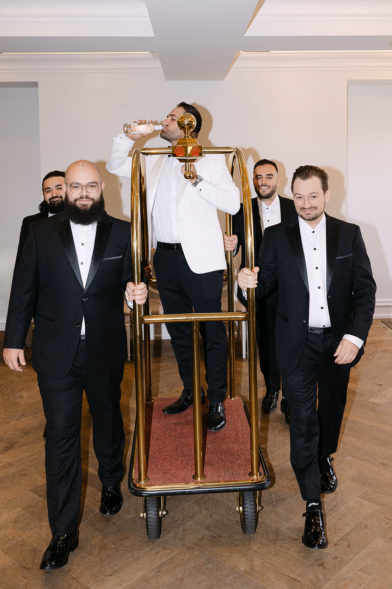 Elegant photo of groomsmen