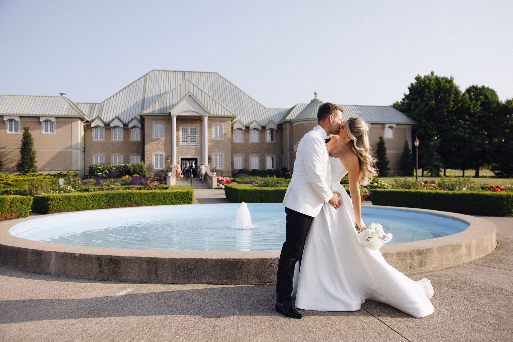 couple portrait in front of the Chateau des Charmes in Niagara-on-the-Lake