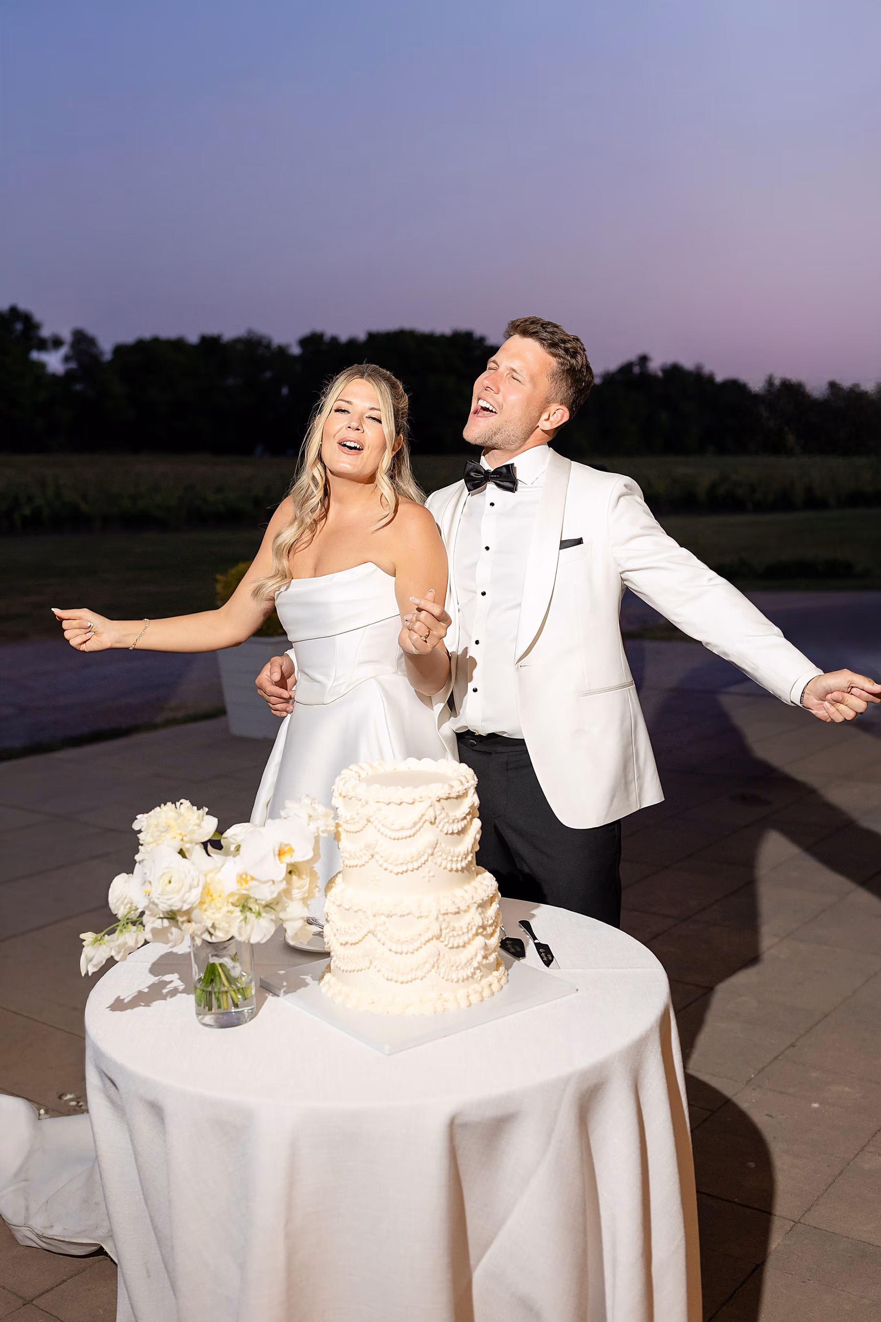 cutting the cake at Niagara-on-the-Lake winery wedding