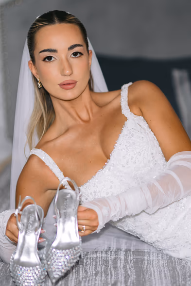 Candid bridal prep moments at Doctor’s House