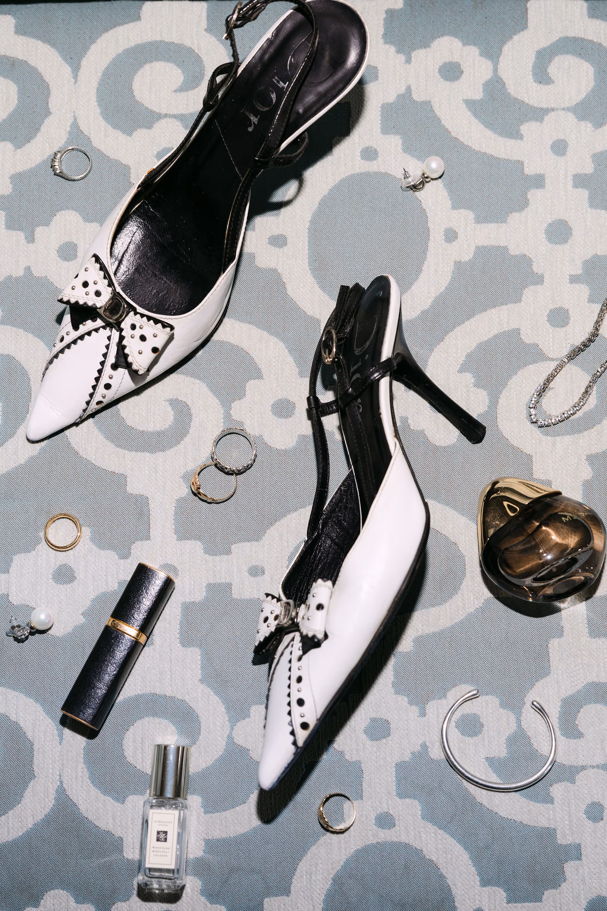 wedding details captured by Astora Studio at Queen’s Landing Hotel in Niagara-on-the-Lake