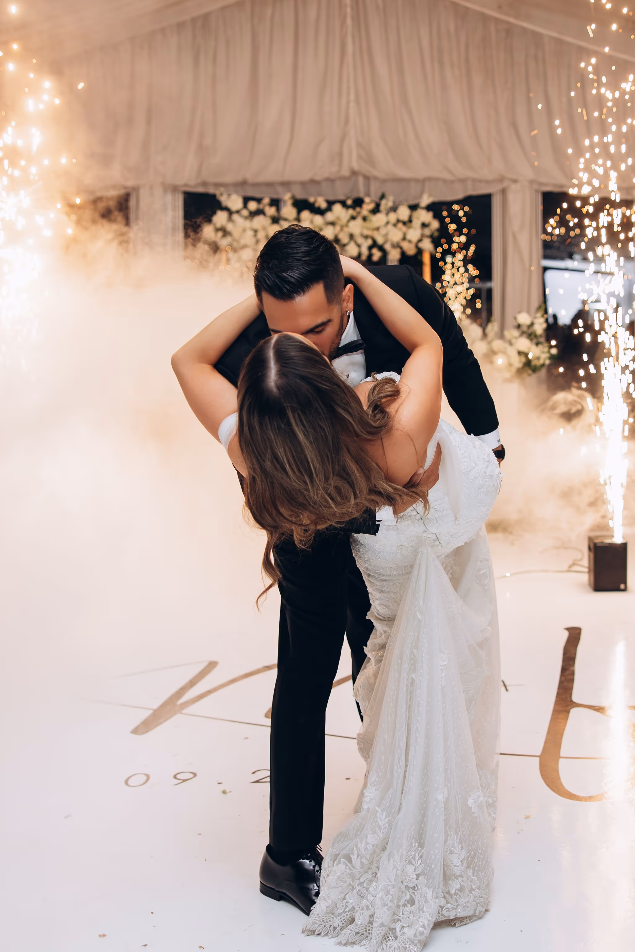 couple kissing at Harding Waterfront Estate