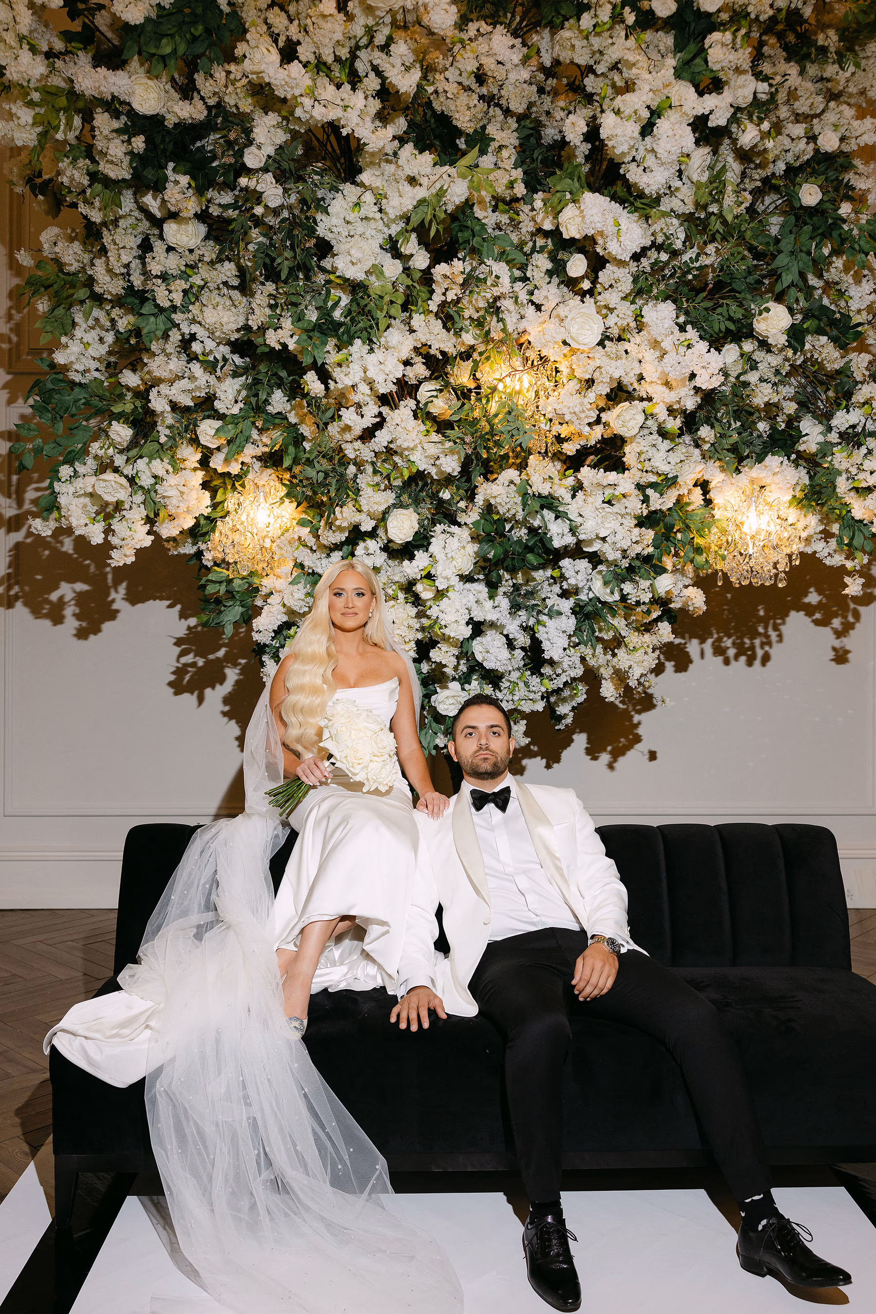 bride and groom with wedding party at The Arlington Estate Vaughan — Astora Studio