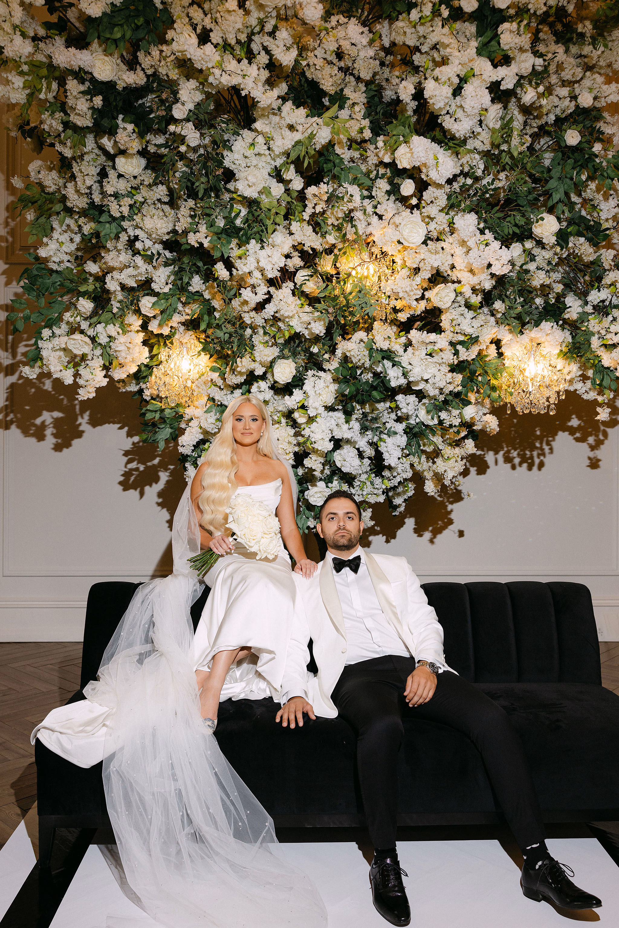 bride and groom with wedding party at The Arlington Estate Vaughan — Astora Studio